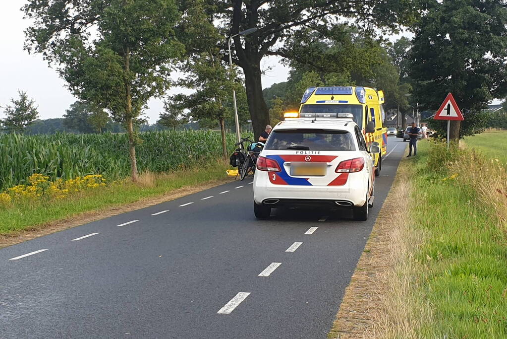 Fietser aangereden door personenauto
