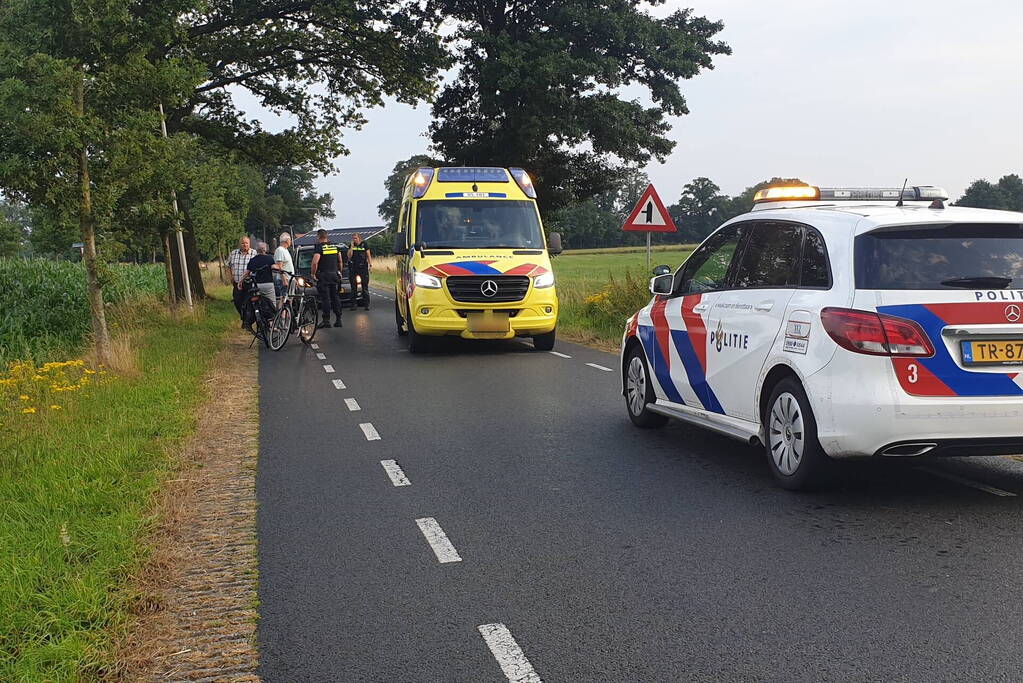 Fietser aangereden door personenauto