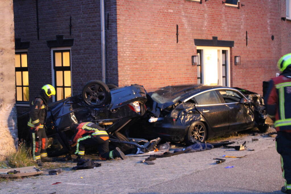 Vluchtauto crasht tijdens achtervolging