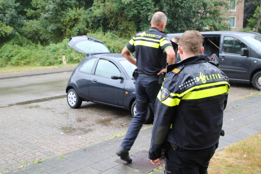 Opnieuw brand ontstaan in geparkeerde auto