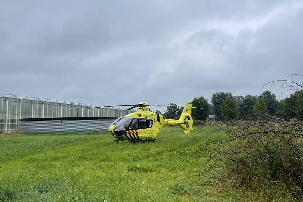 Fietser en wielrenner botsen frontaal op elkaar