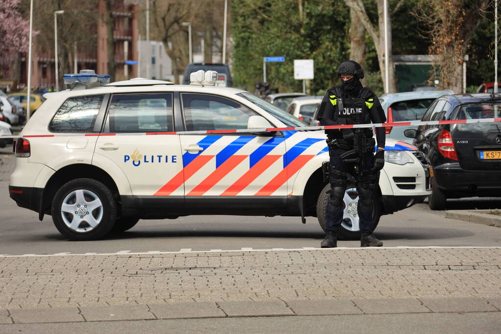 Arrestatieteam doet inval in woning