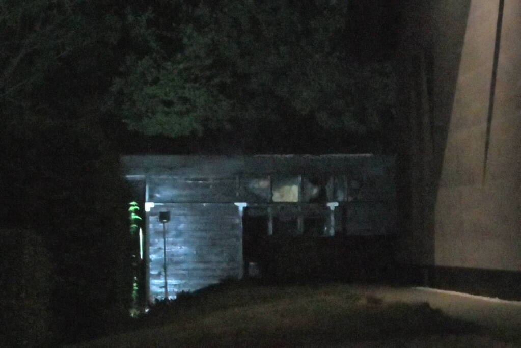 Brand in schuur snel onder controle