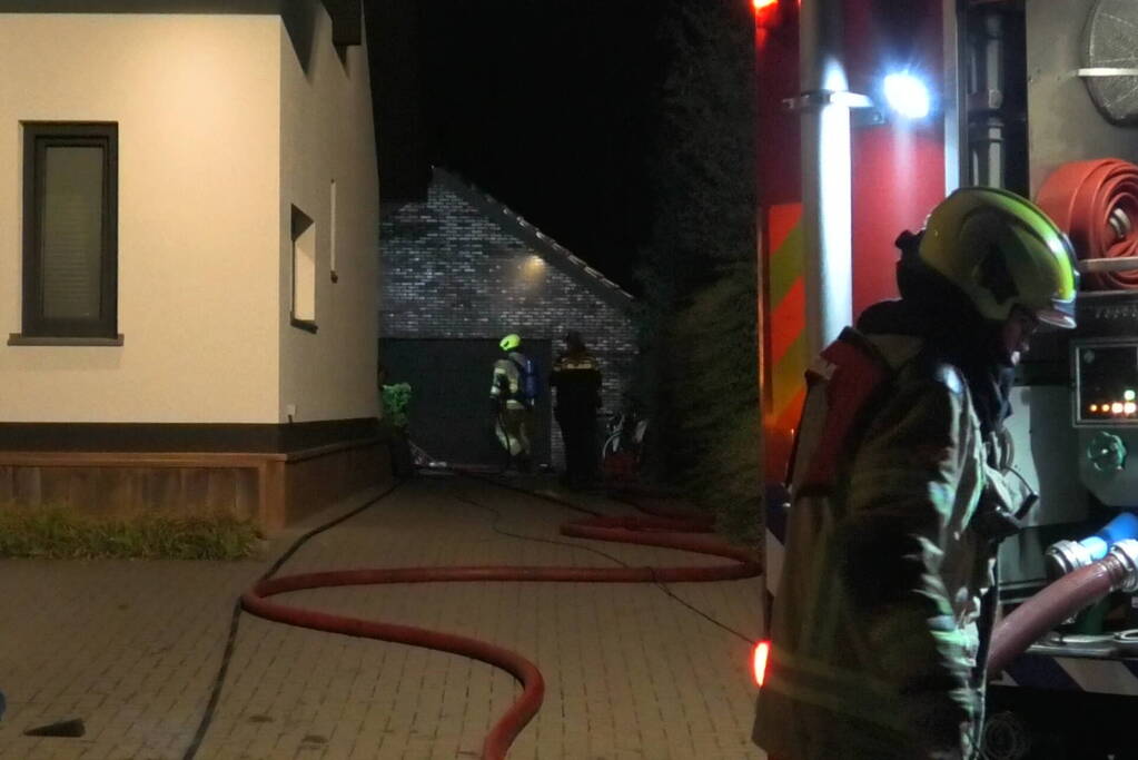 Brand in schuur snel onder controle