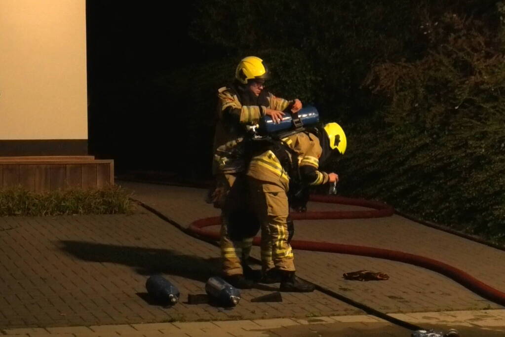 Brand in schuur snel onder controle