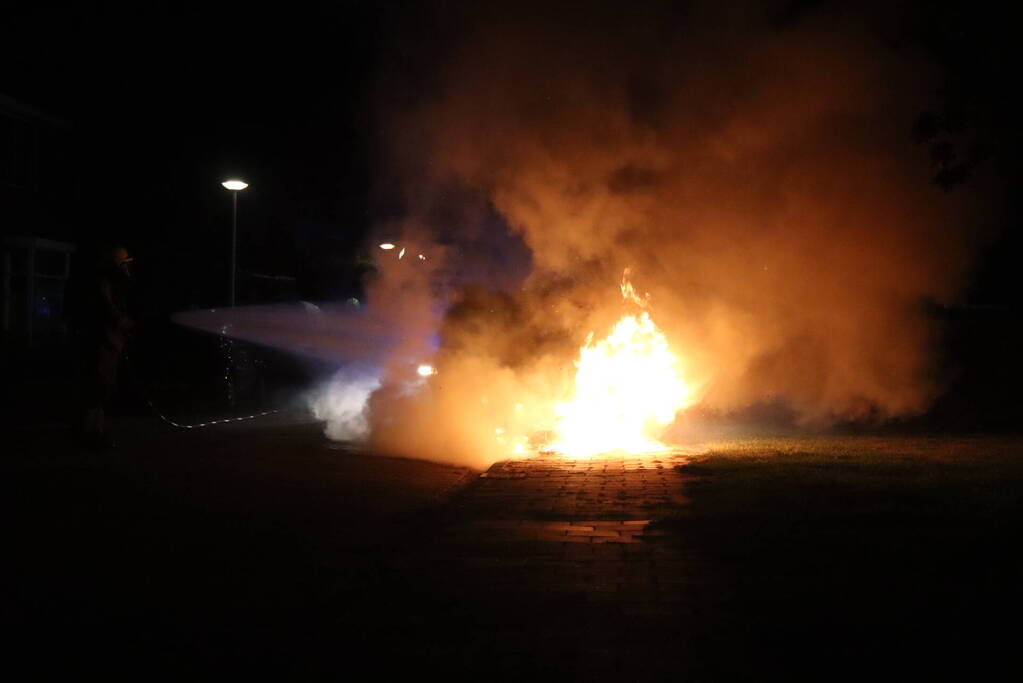 Auto verwoest vanwege brand