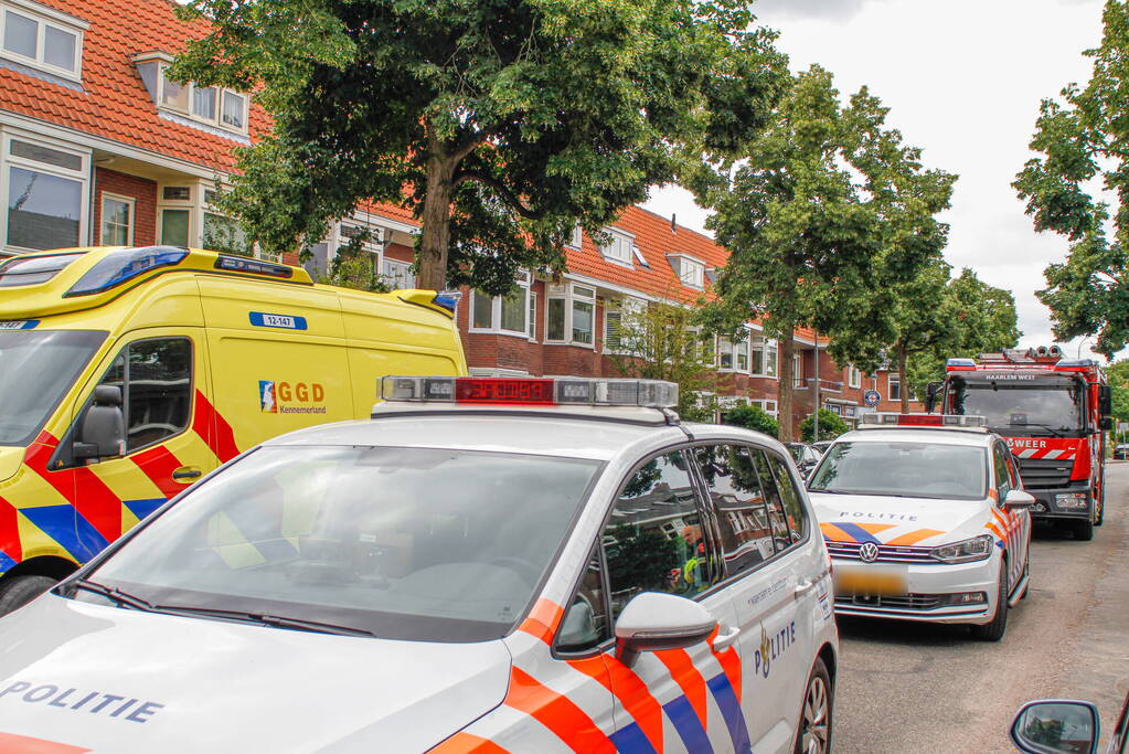 Automobiliste belandt in voortuin van woning