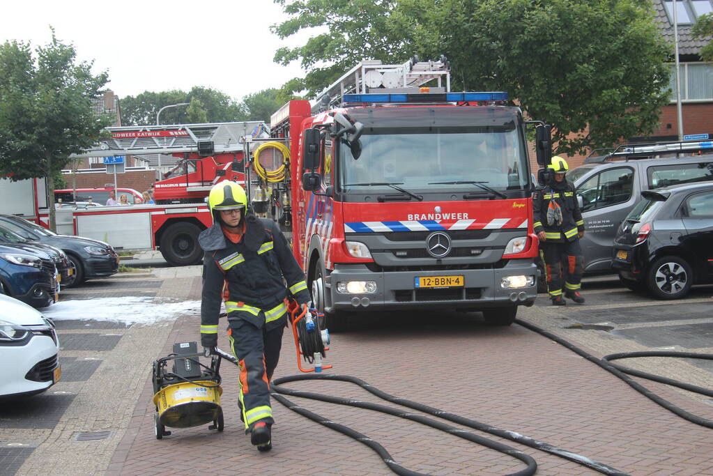 Veel rook bij brand in kruipruimte van woning