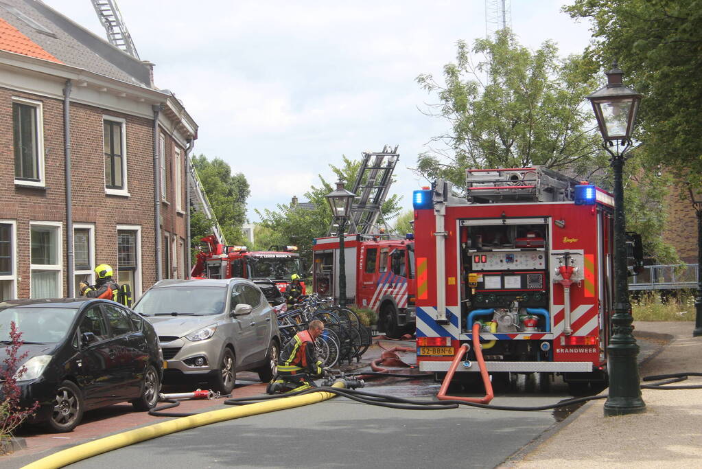 Flinke rookontwikkeling bij dakbrand