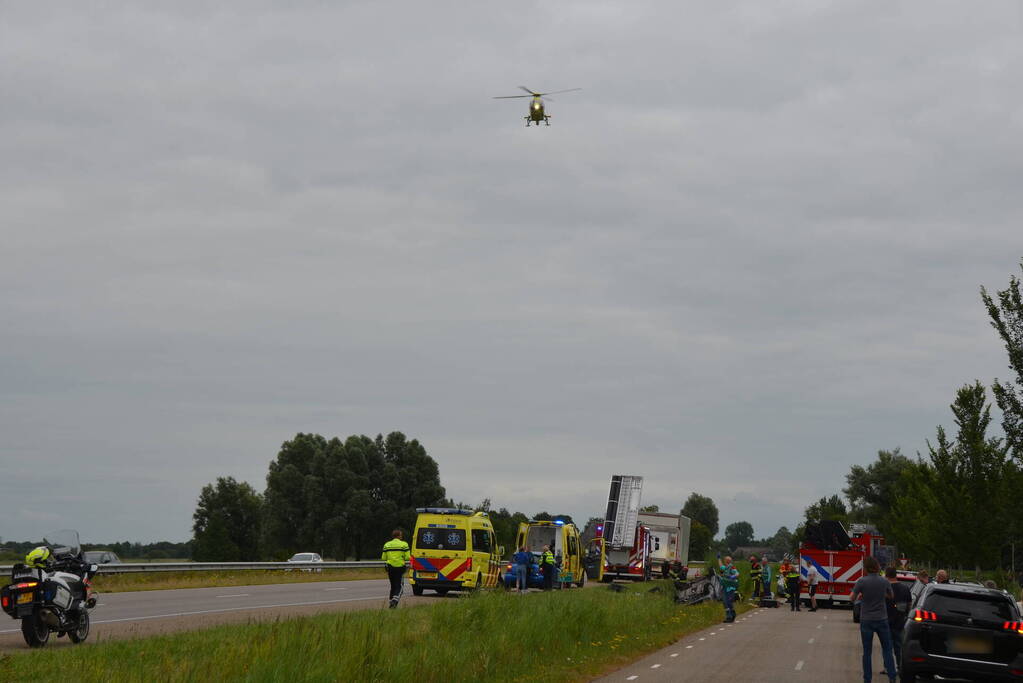Meerdere gewonden nadat auto zijn kop belandt