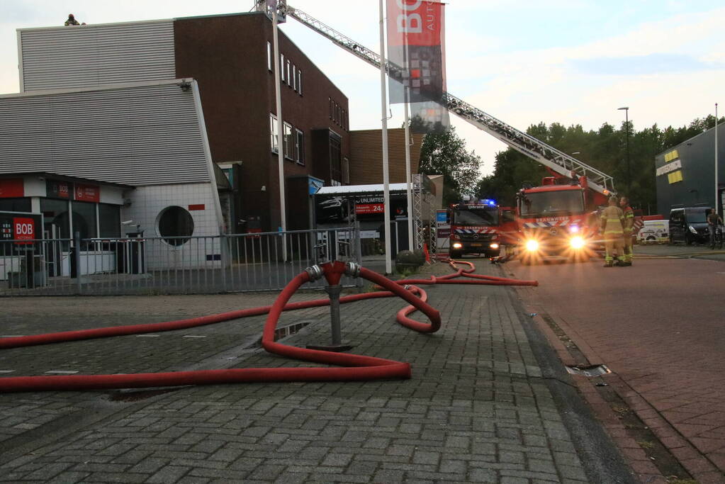 Brand op dak snel onder controle
