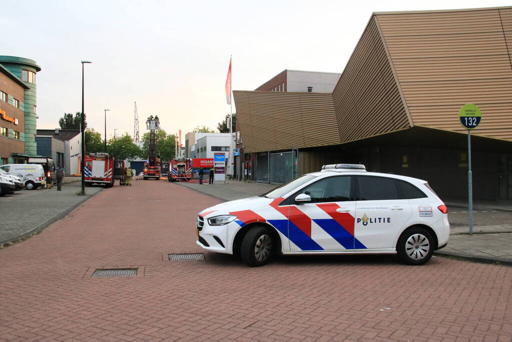 Brand op dak snel onder controle
