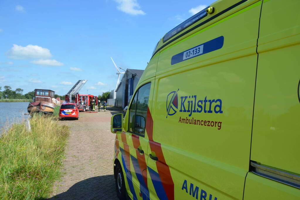 Brand op boot in loods snel geblust