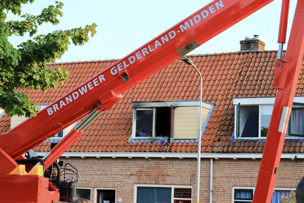 Hevige brand in slaapkamer van woning