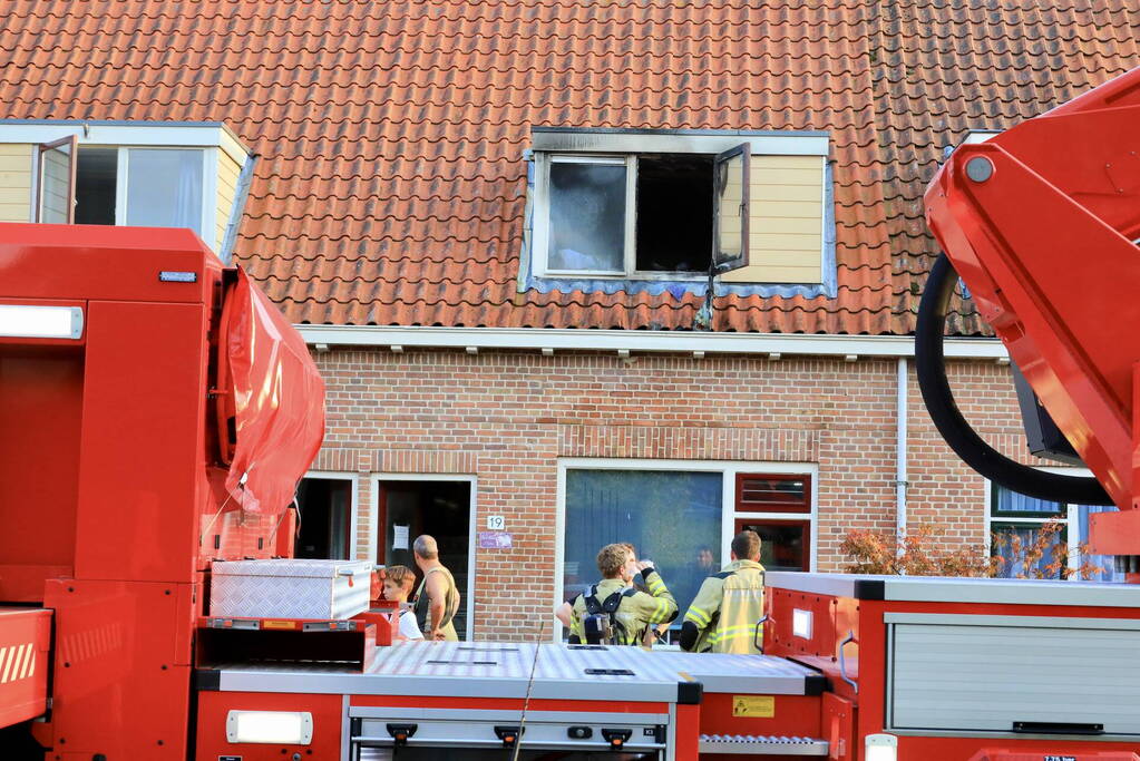 Hevige brand in slaapkamer van woning