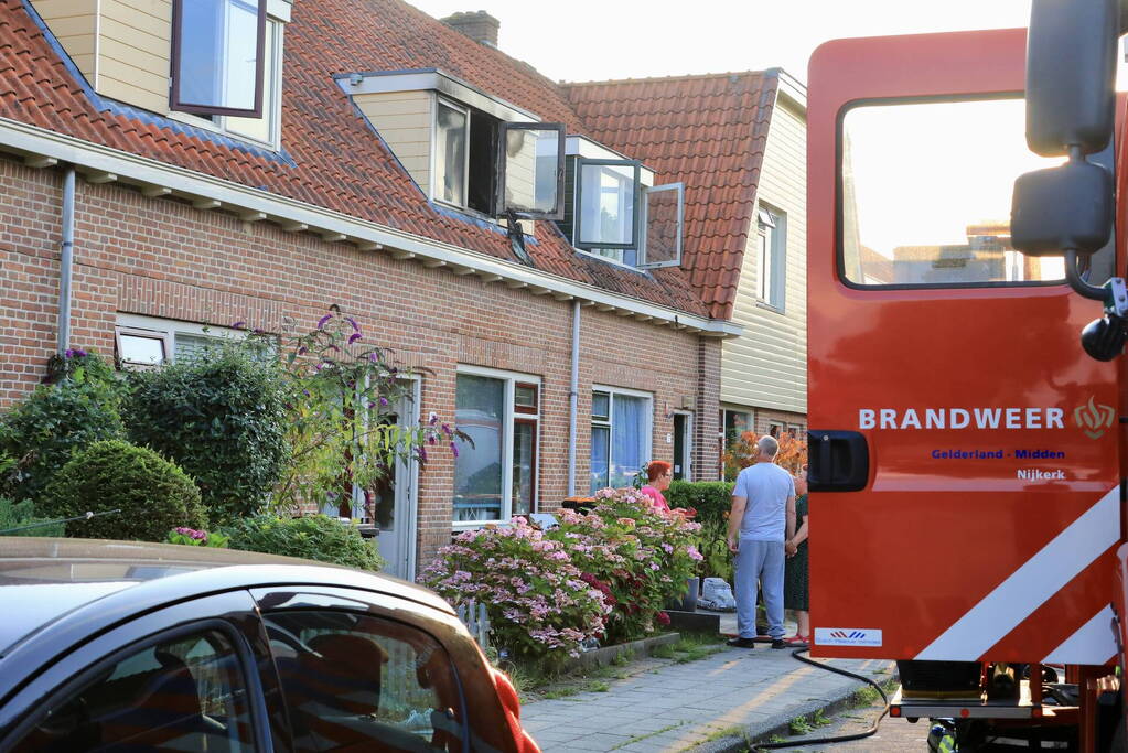 Hevige brand in slaapkamer van woning