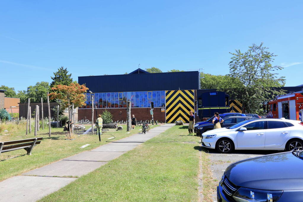 Drie jongens doven buitenbrand