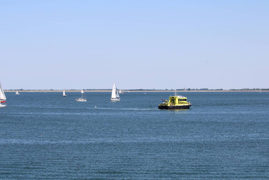 Groep jongeren uit het water gered