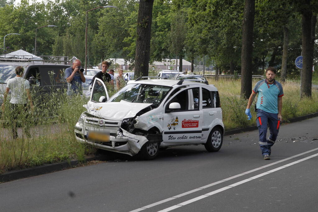 Twee gewonden bij frontale botsing