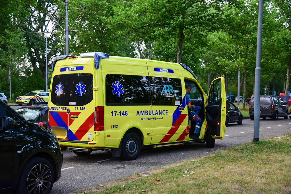 Hulpdiensten ingezet voor aangetroffen tent in sloot