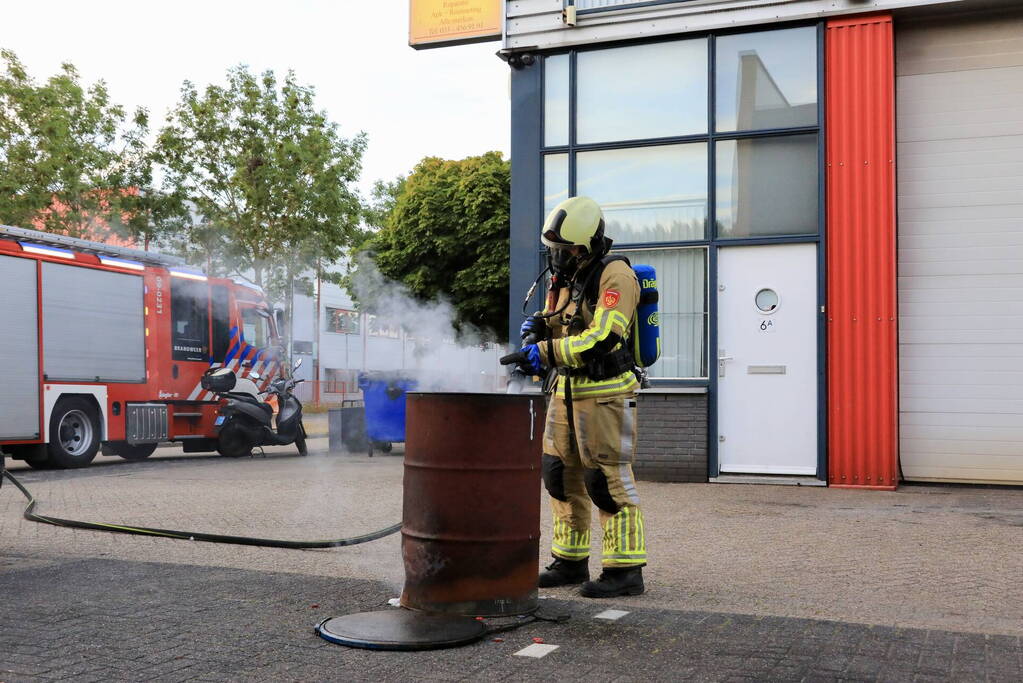 Vuurton op bedrijventerrein in brand