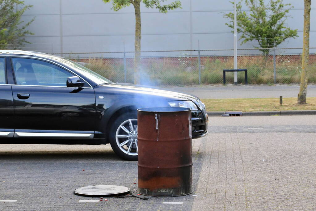 Vuurton op bedrijventerrein in brand