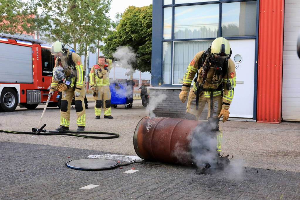 Vuurton op bedrijventerrein in brand