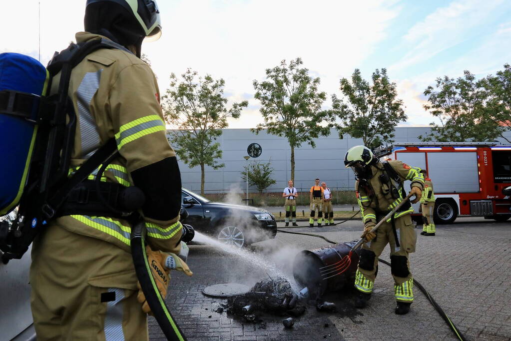 Vuurton op bedrijventerrein in brand