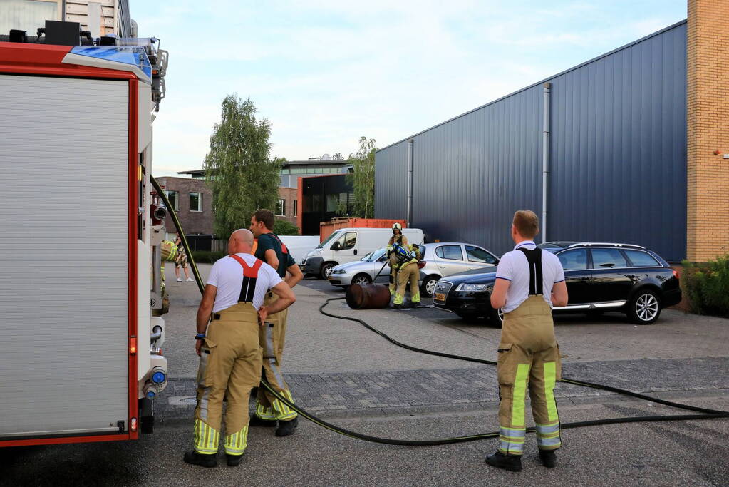 Vuurton op bedrijventerrein in brand