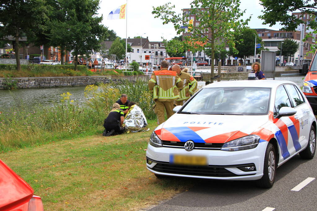 Persoon valt in de Zuid-Willemsvaart