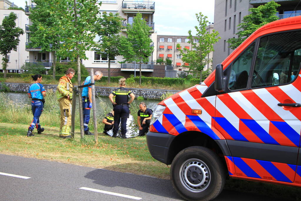 Persoon valt in de Zuid-Willemsvaart