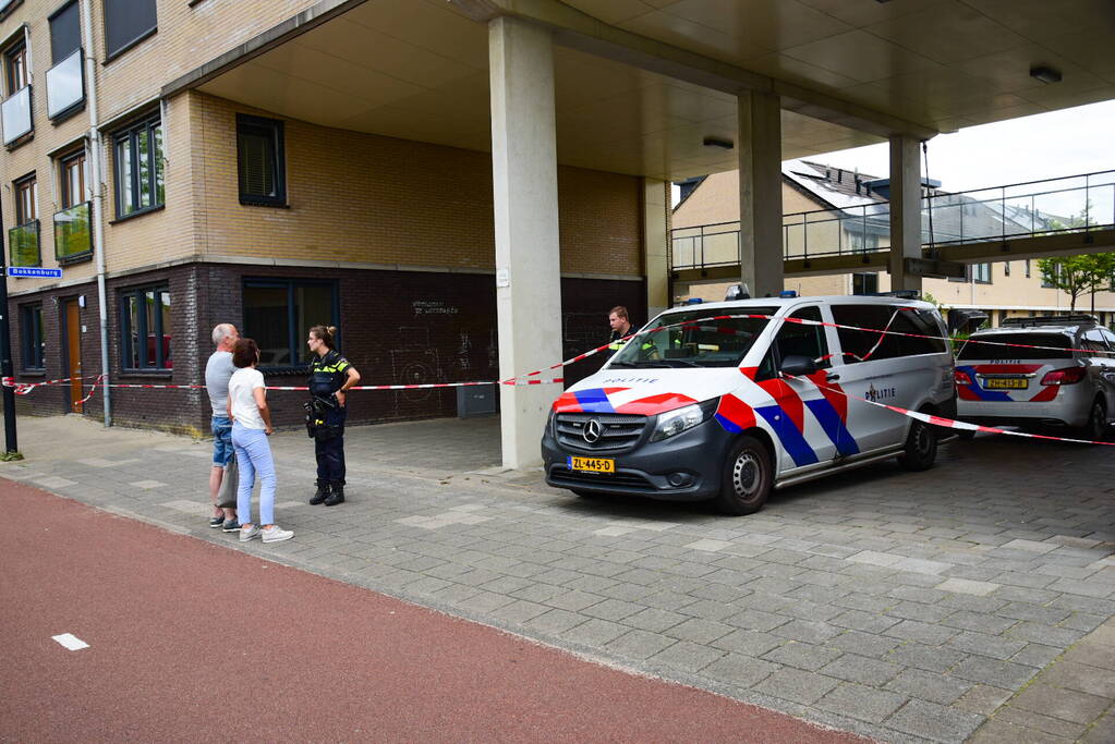 Kogelgat en mogelijke explosie bij woning