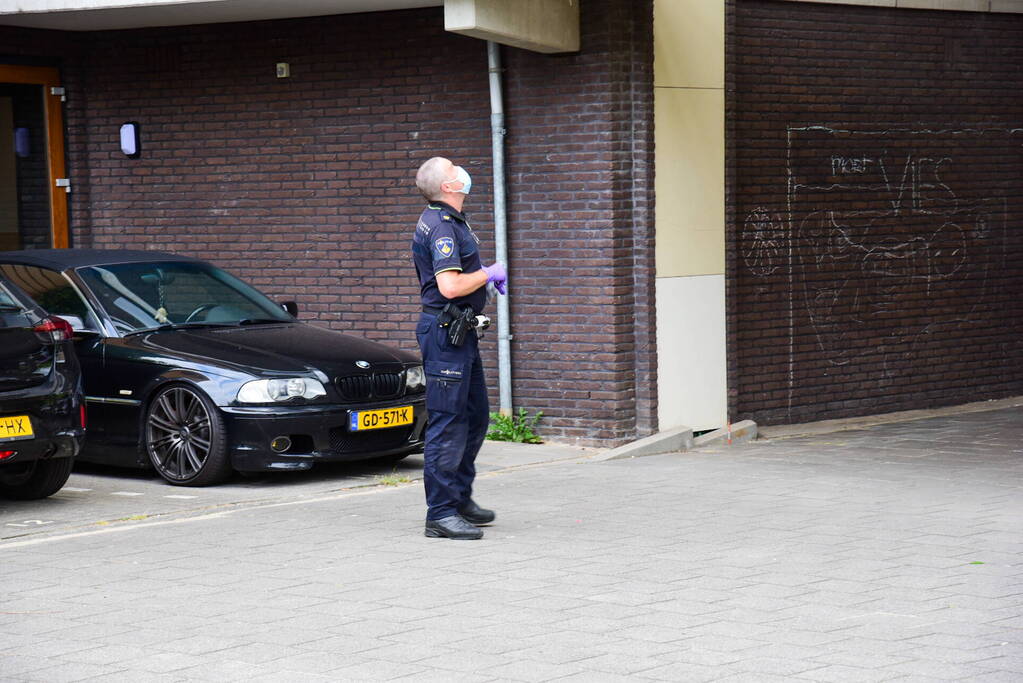 Kogelgat en mogelijke explosie bij woning