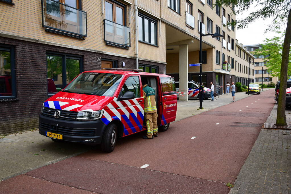 Kogelgat en mogelijke explosie bij woning