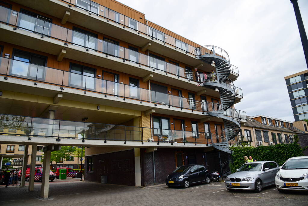 Kogelgat en mogelijke explosie bij woning