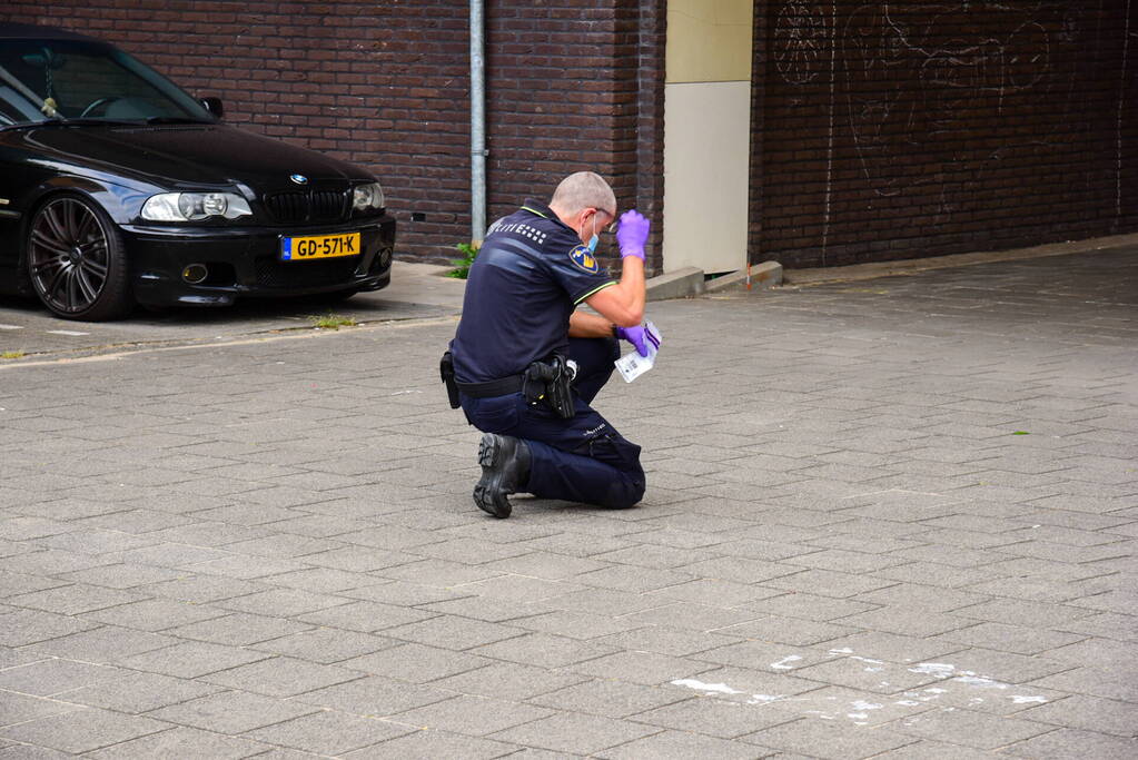 Kogelgat en mogelijke explosie bij woning