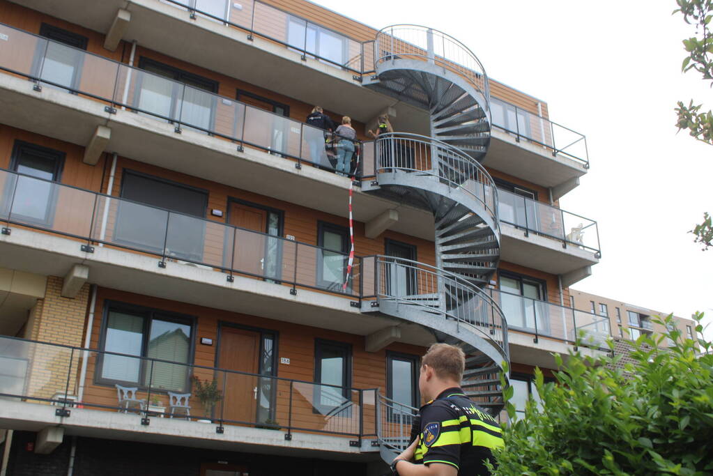 Kogelgat en mogelijke explosie bij woning