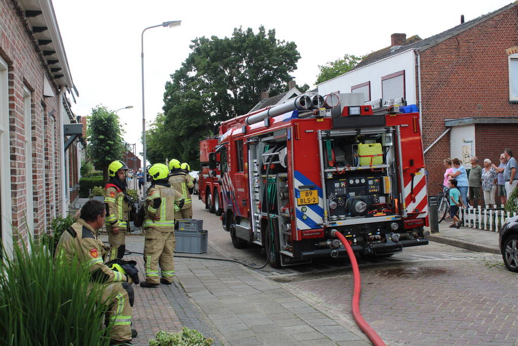 Middelbrand in woonhuis snel onder controle