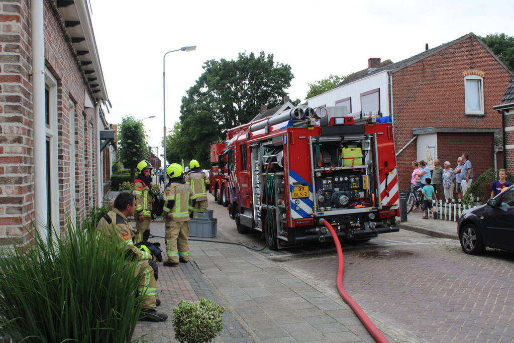 Middelbrand in woonhuis snel onder controle