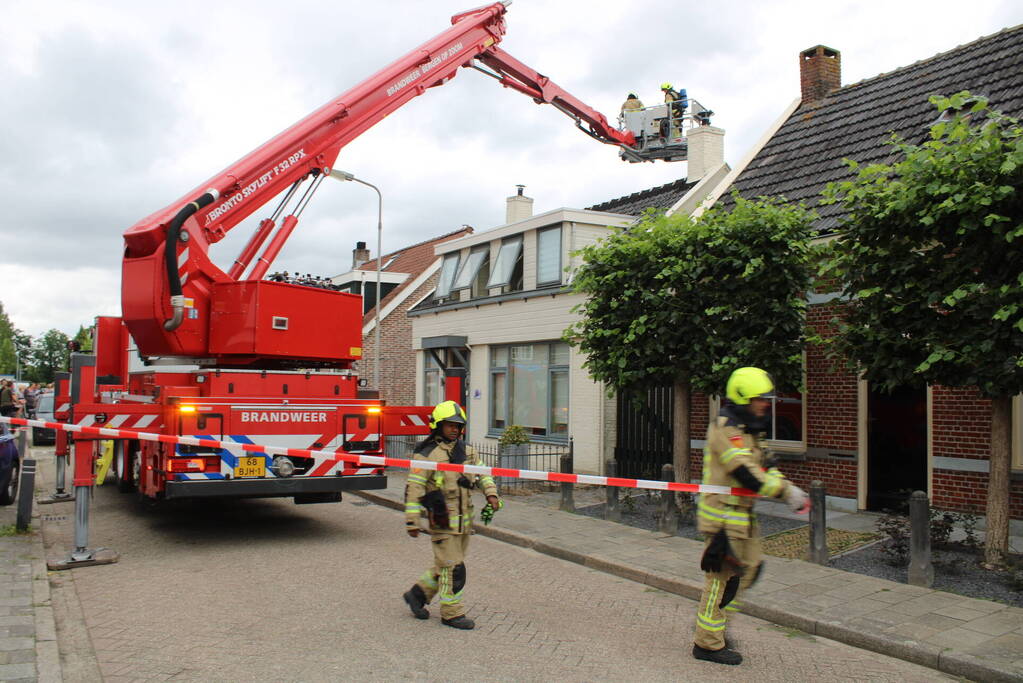Middelbrand in woonhuis snel onder controle