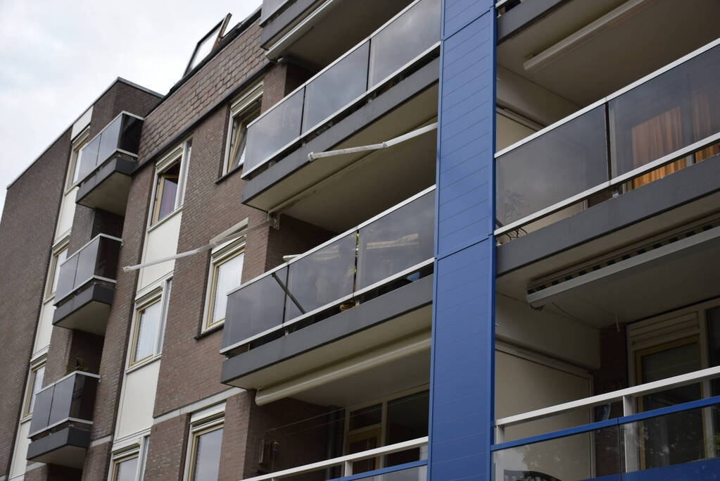 Brandweer ingezet voor loshangend zonnescherm