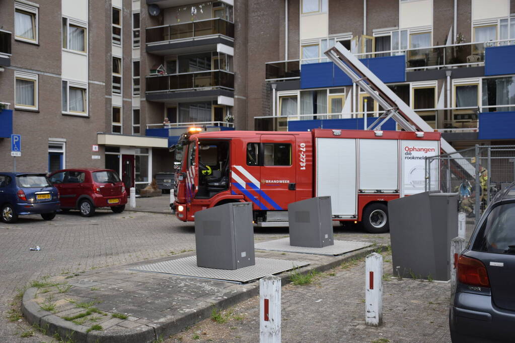 Brandweer ingezet voor loshangend zonnescherm