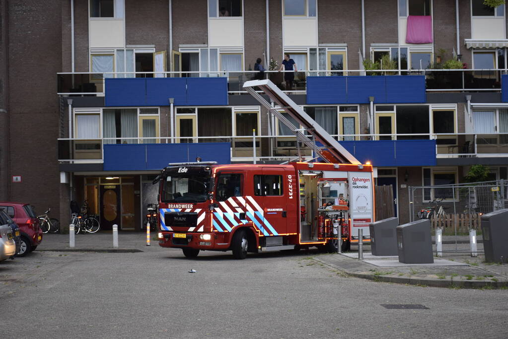Brandweer ingezet voor loshangend zonnescherm