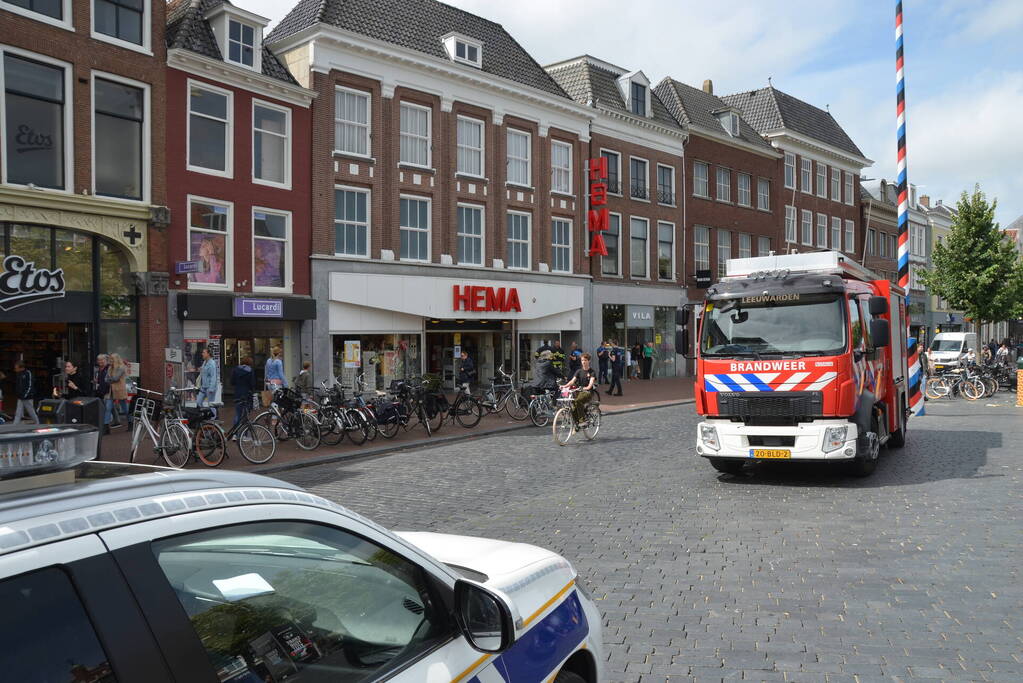 Winkel straat afgezet na melding vreemde lucht
