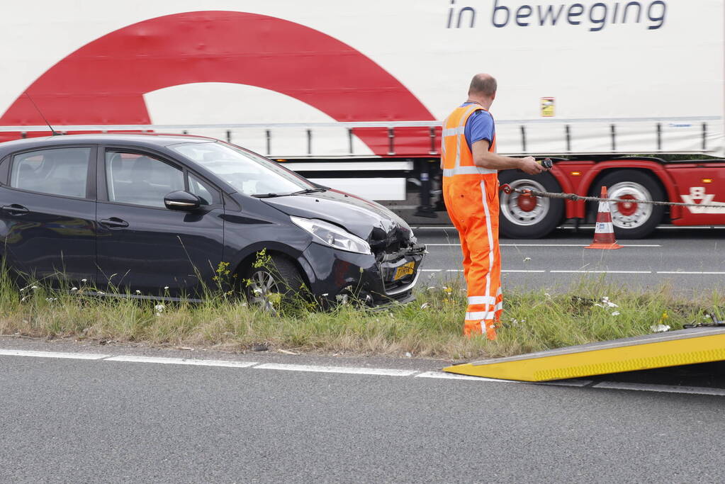 Automobilist botst frontaal op RIMOB