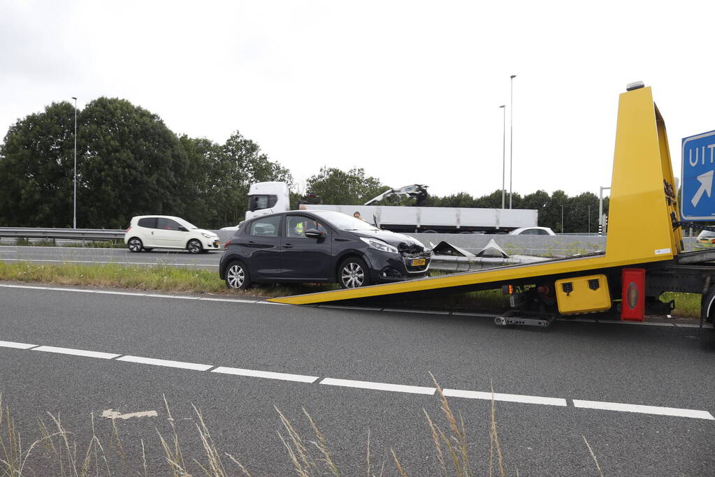 Automobilist botst frontaal op RIMOB