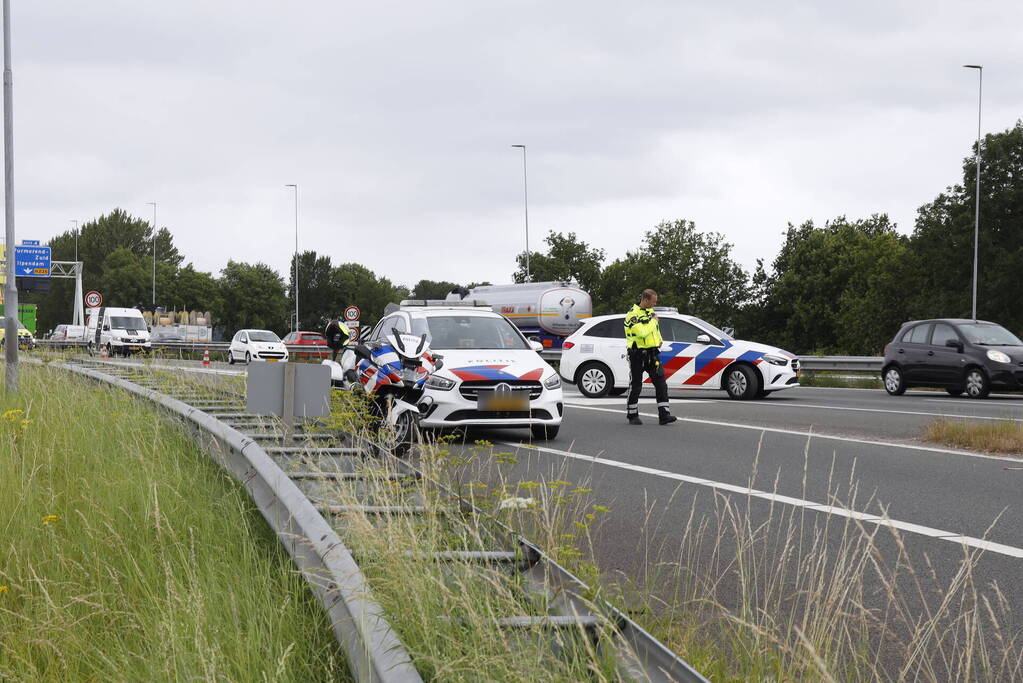Automobilist botst frontaal op RIMOB