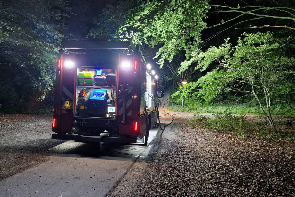 Hooibalen vliegen in brand