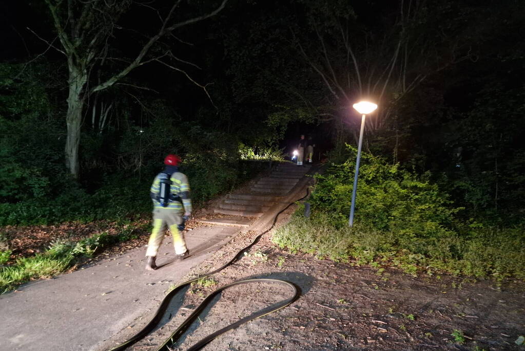 Hooibalen vliegen in brand