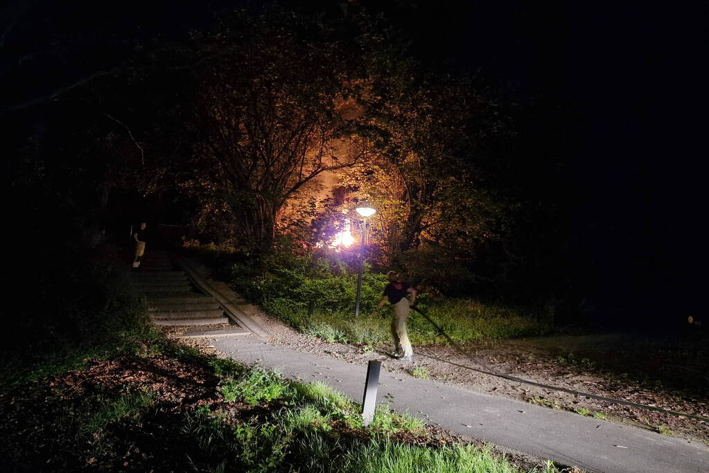 Hooibalen vliegen in brand